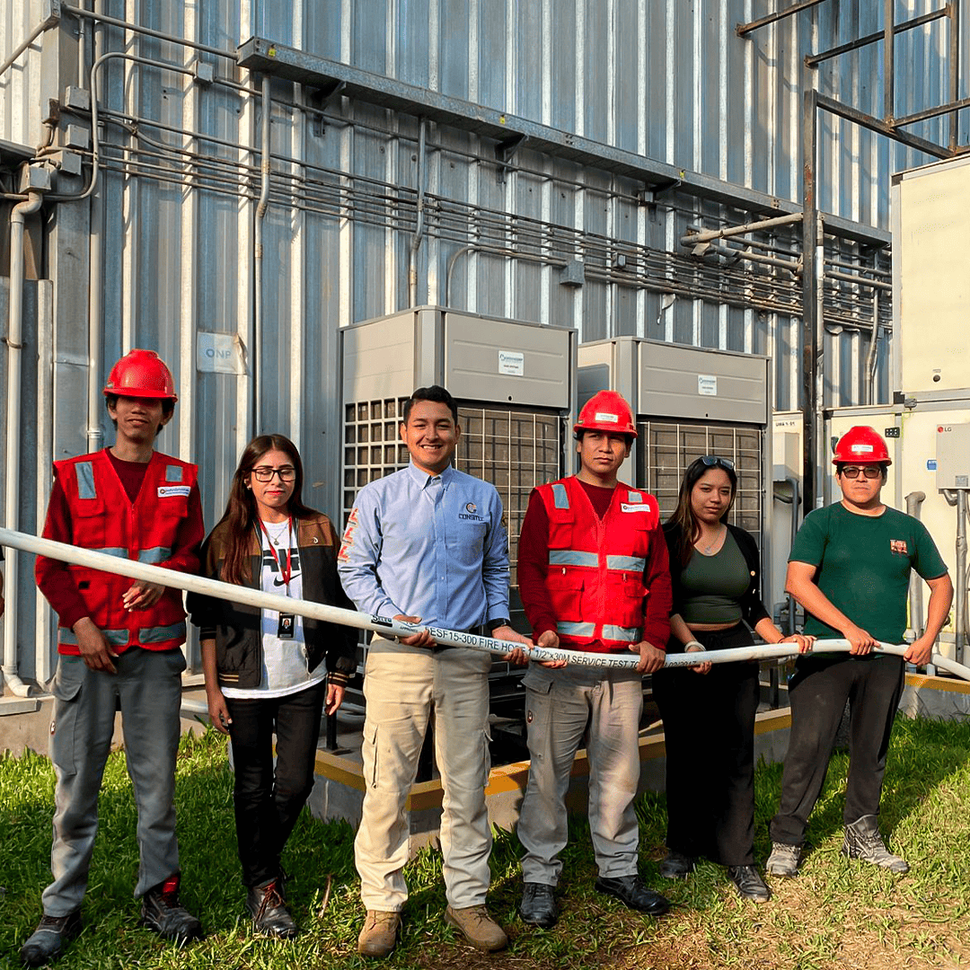 Equipo de Consitec durante capacitación contra incendios