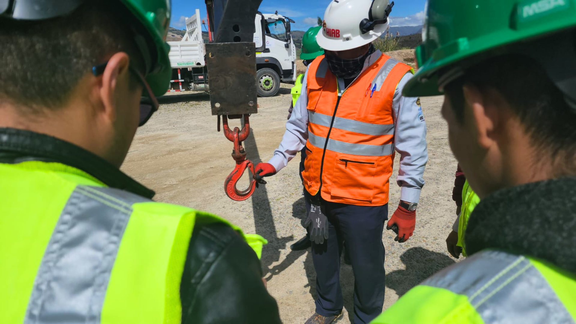 Inspección técnica de elementos de izaje por especialistas de Consitec